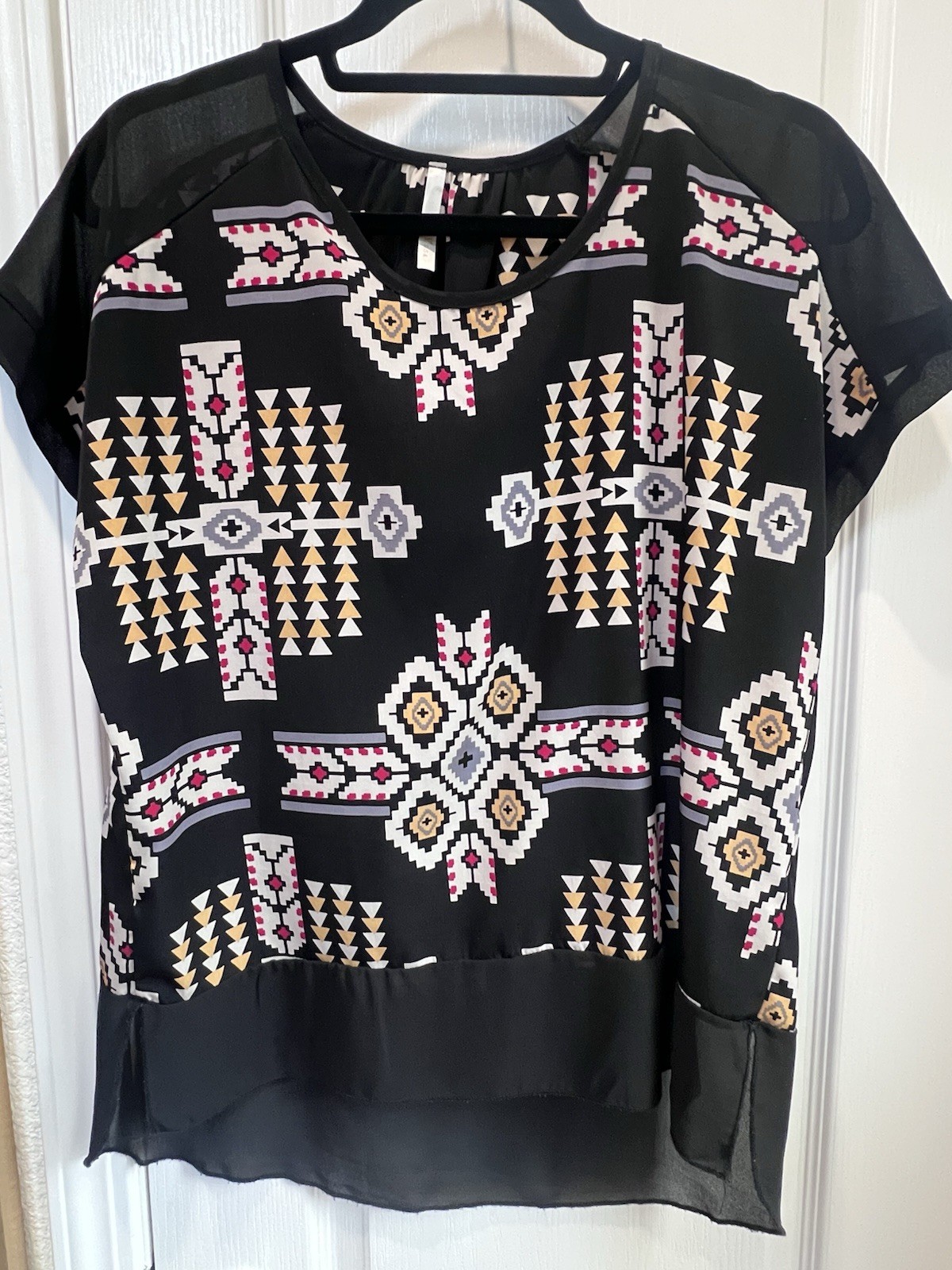JOLT Women’s Black Aztec Geometric Sheer Chiffon Round Neck Short Sleeve Blouse