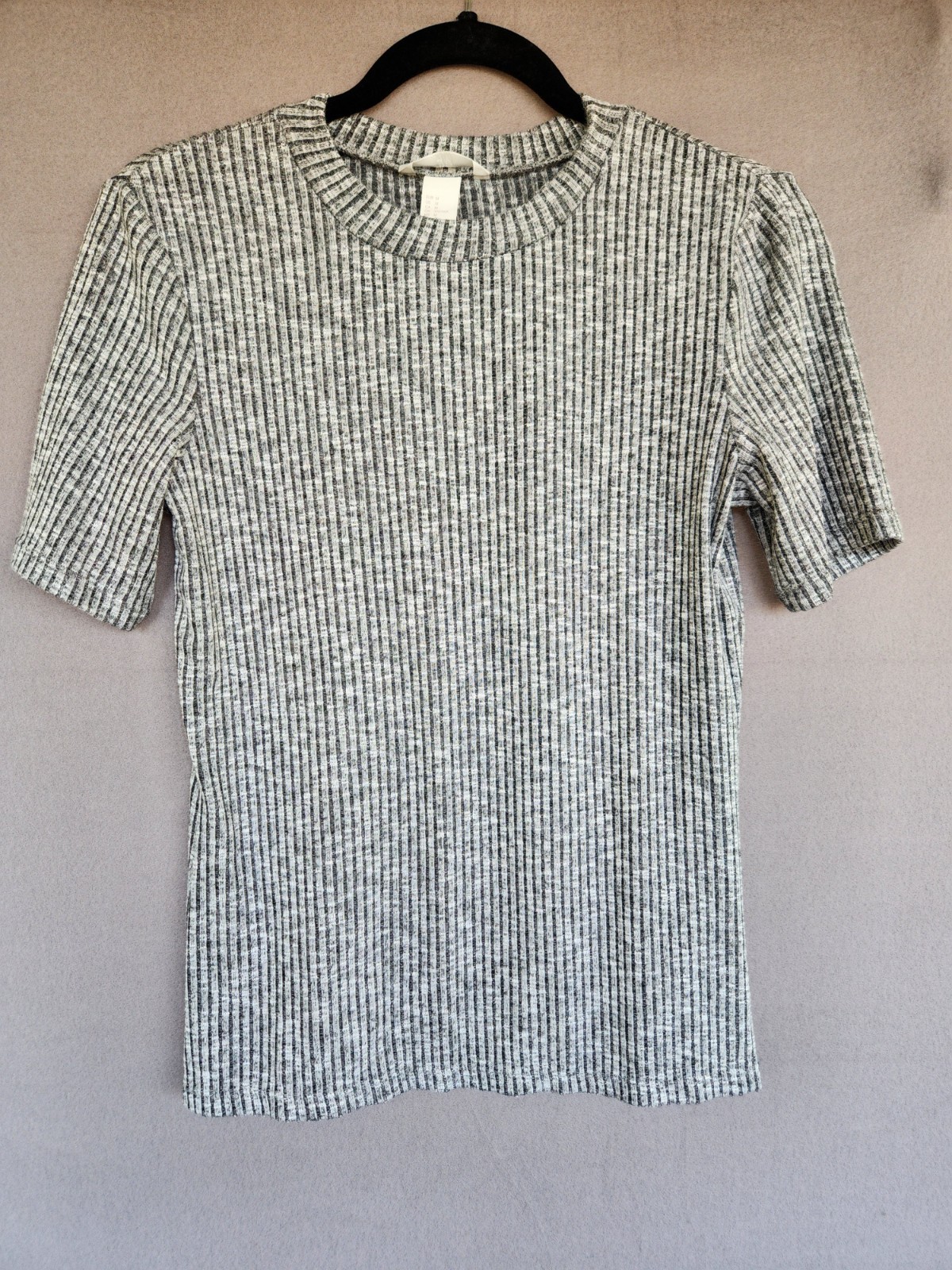 H&M Women M Gray Ribbed Knit Short Sleeve Crew Neck Top Stretch T-Shirt Fitted