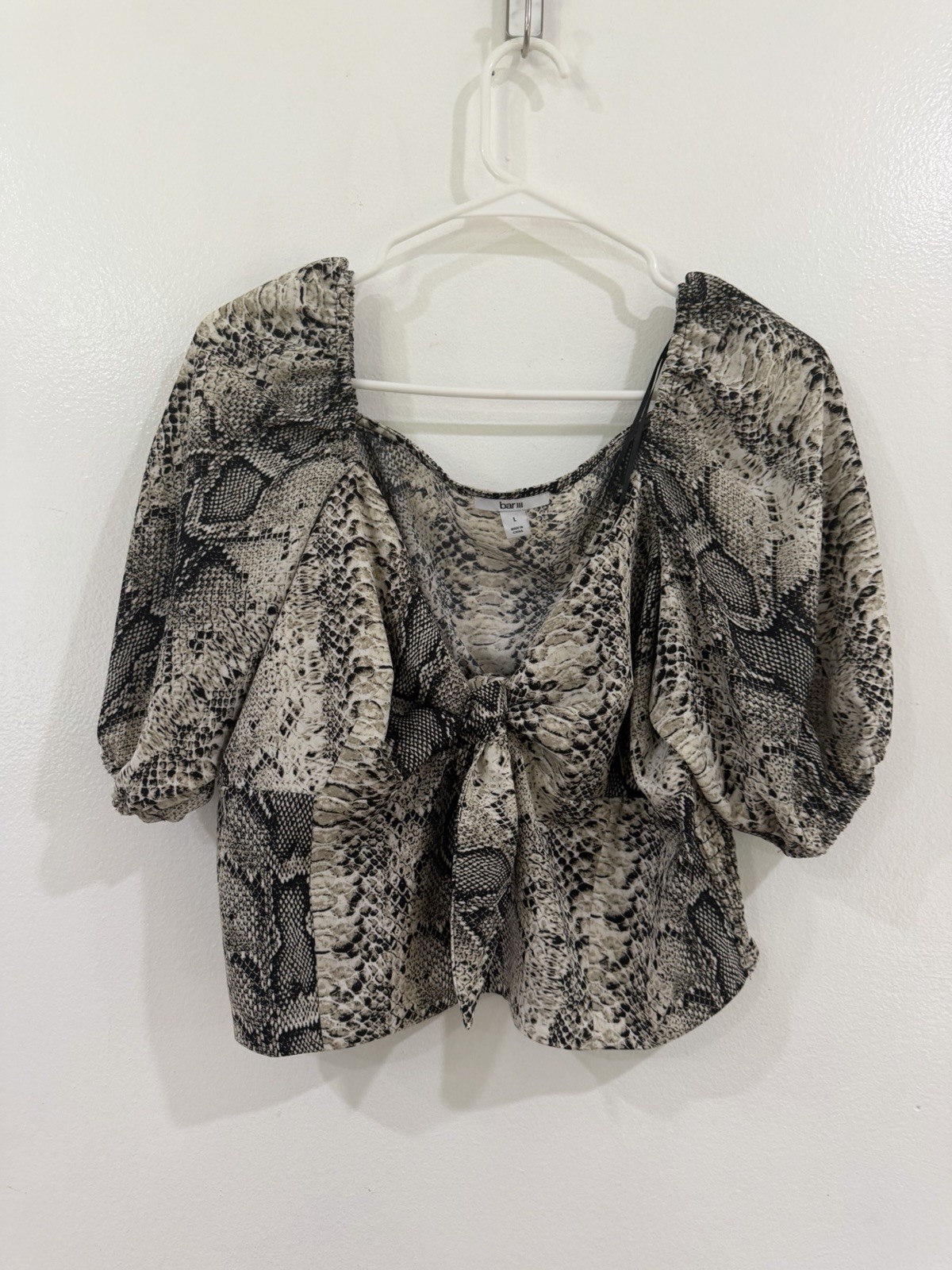 bar III Women’s Beige/Black Snake Print Cropped Tie-Front Puff Sleeve Blouse L
