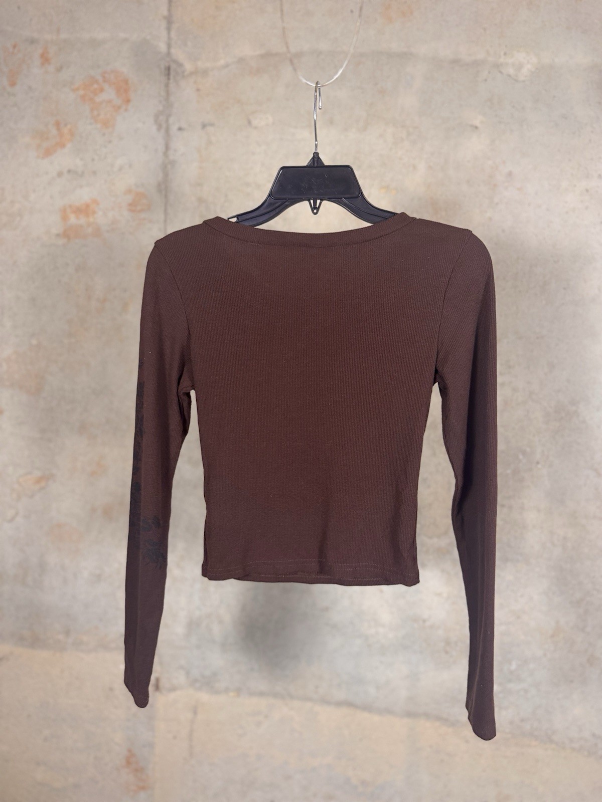Women’s Brown Knit Graphic Print Scoop Neck Cropped Top Long Sleeve, S
