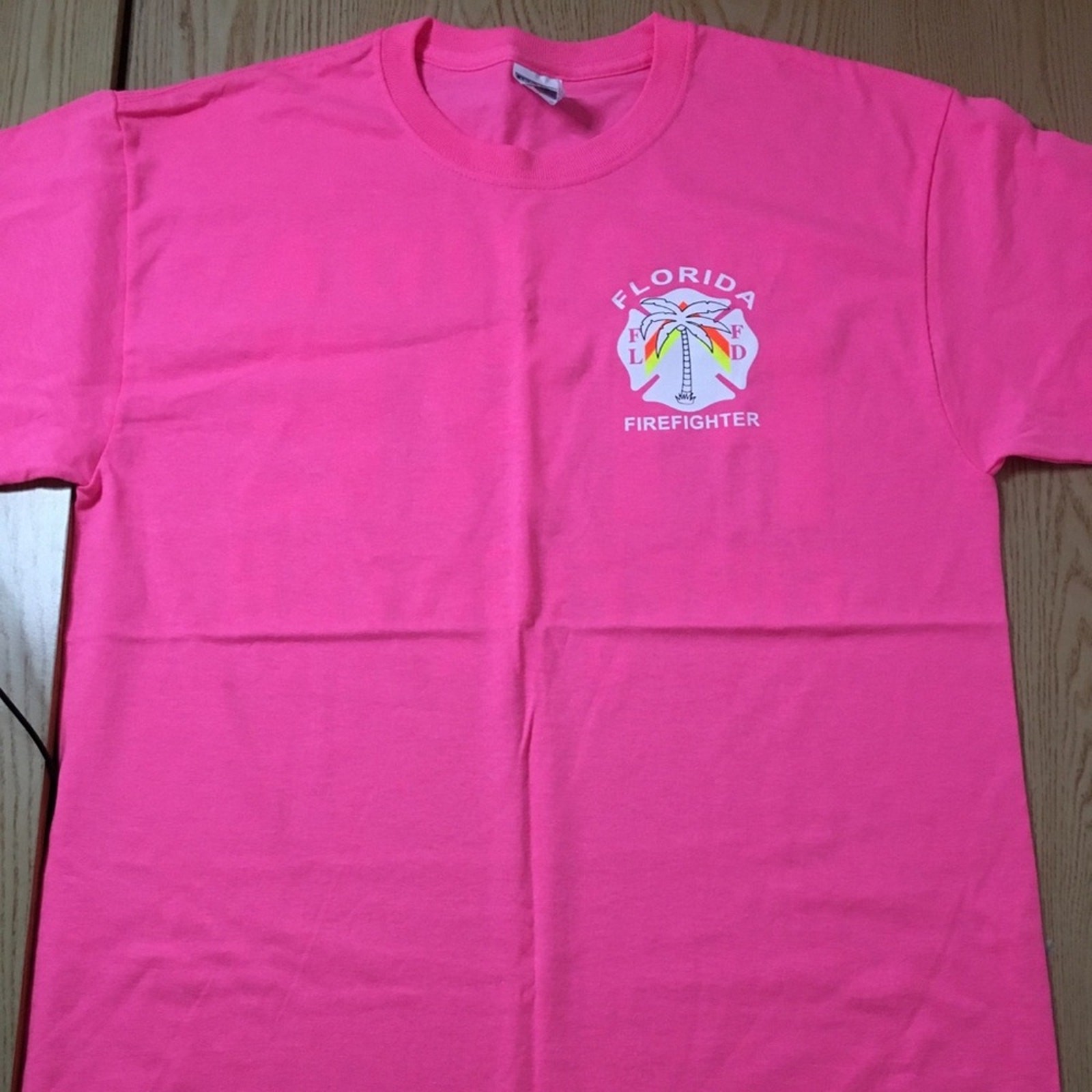 B60 New Womens Florida Firefighter 👩‍🚒 T-shirt Hot Pink Size Medium