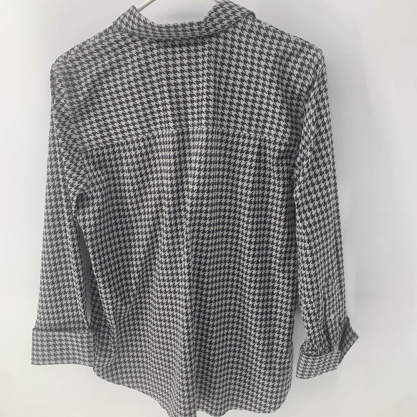 Chico’s 2 No-Iron Coolmax All-Seasons Stretch Black Houndstooth Shirt Size 2