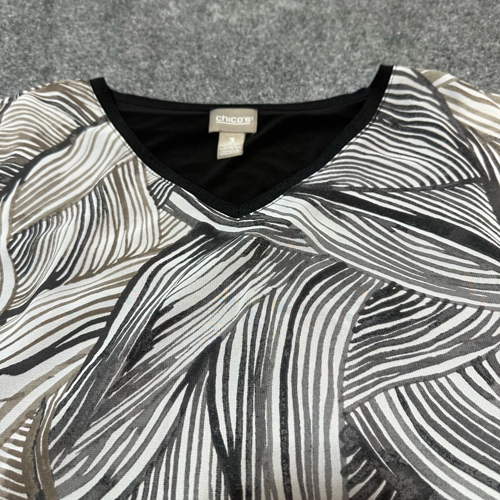 Chicos Shirt Womens 3 Black White Polyester V-Neck Short Sleeve Made In Korea