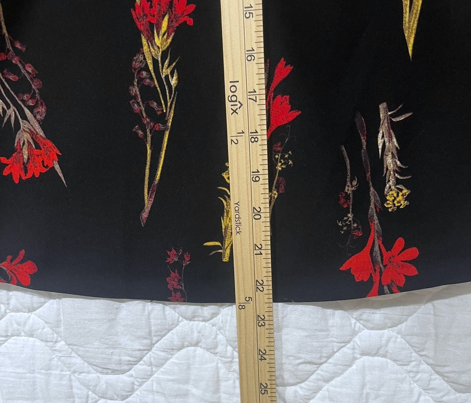 Vince Camuto Blouse – Black and Red Floral Design – ¾ Sleeve – Size Petite XS