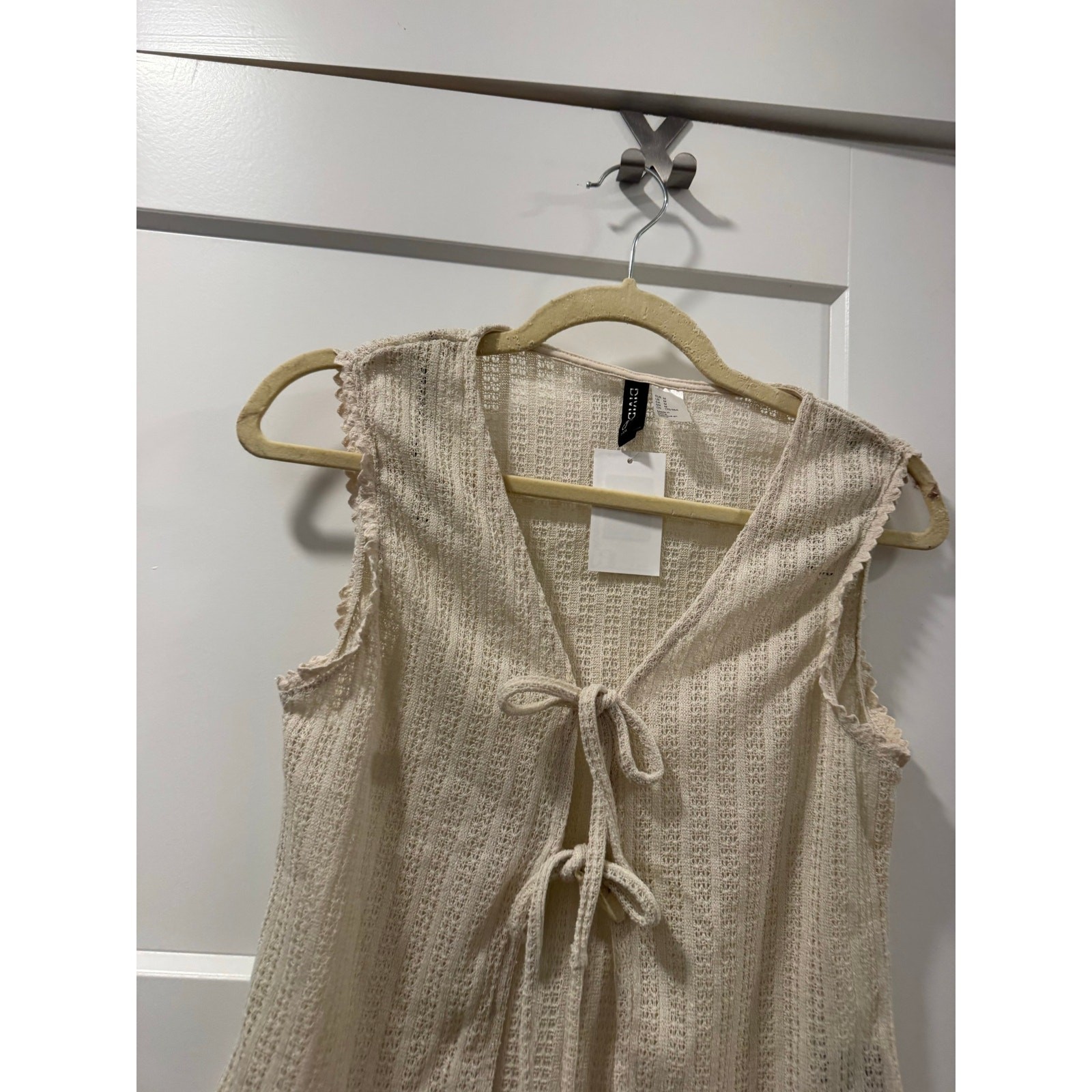Cream Textured Tie-Front Sleeveless Top NWT Medium