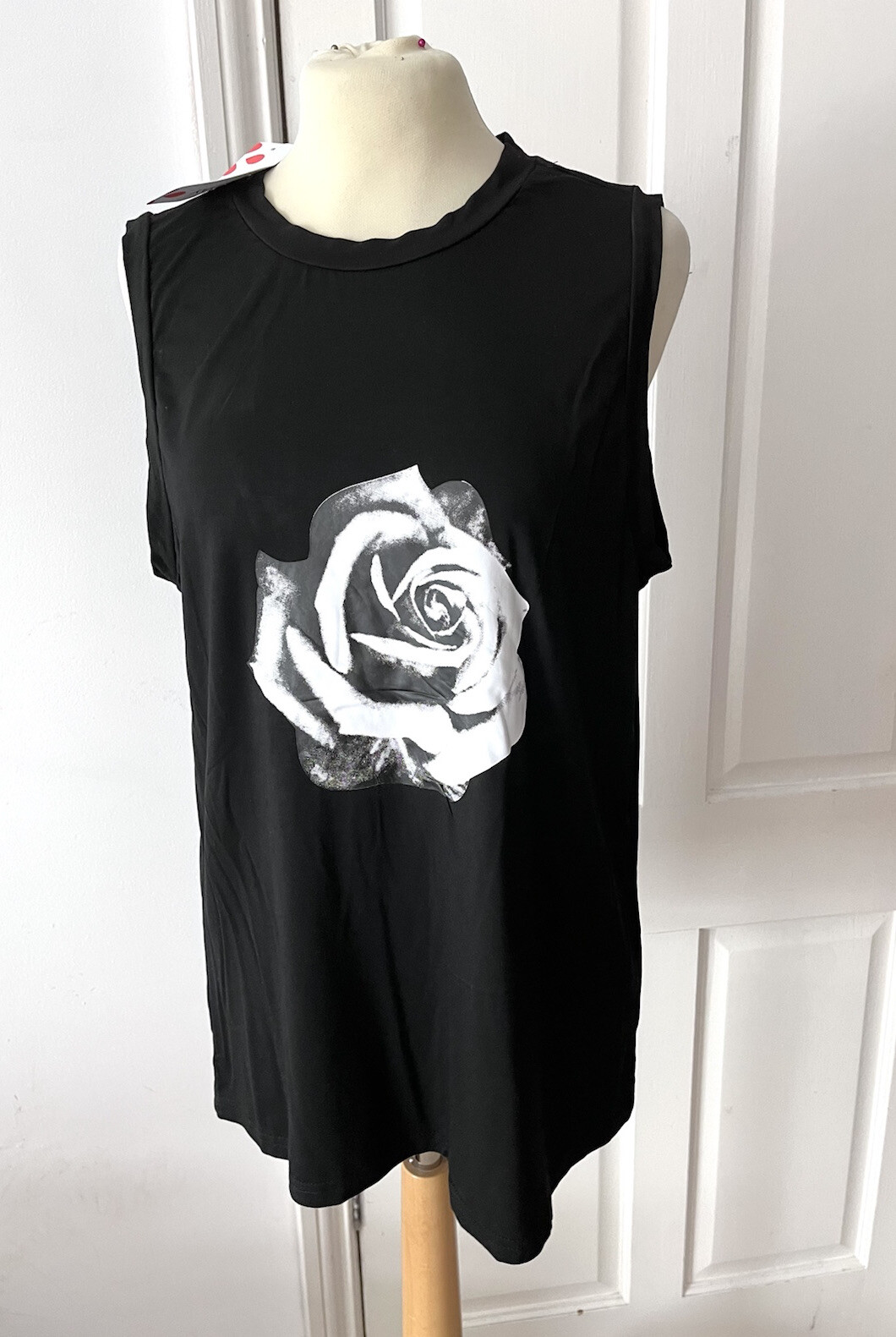 *SALE* Floryday Black Sleeveless Vest Top With Large Flower Print UK Small. BNWT