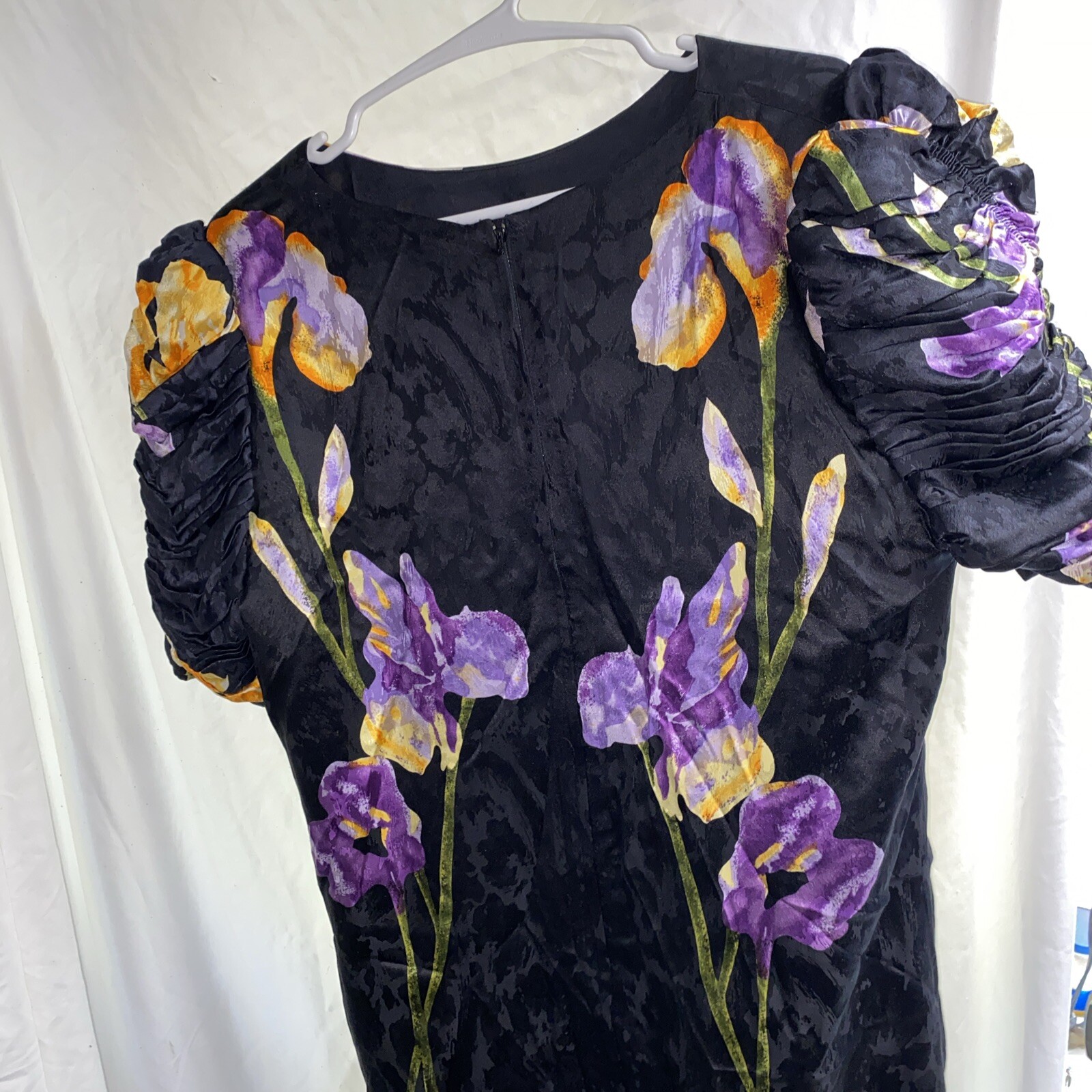 Judith Ann I. Magnin Blouse Size 10 Black Silk Pretty Floral Ruffle Sleeves