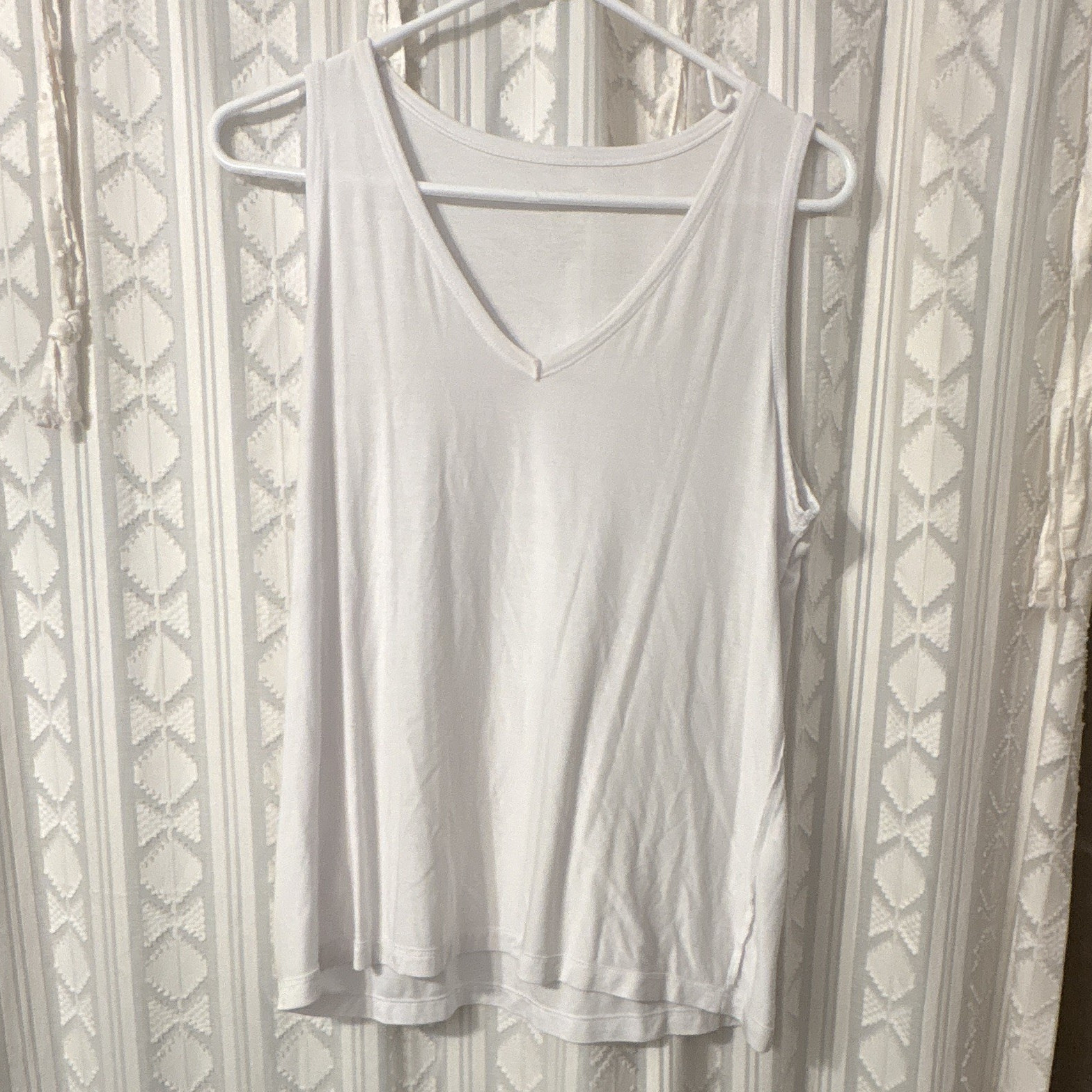 Nine West Soft Spun Stretch Jersey V-Neck Sleeveless Tank Top White L