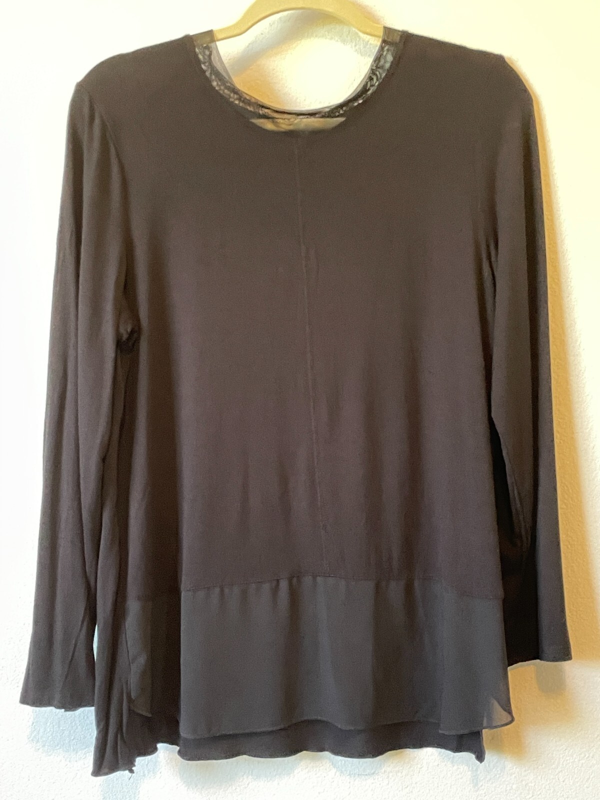 Women’s Kim & Cami black knit tunic L long sleeves round neck 5.5″chiffon at hem