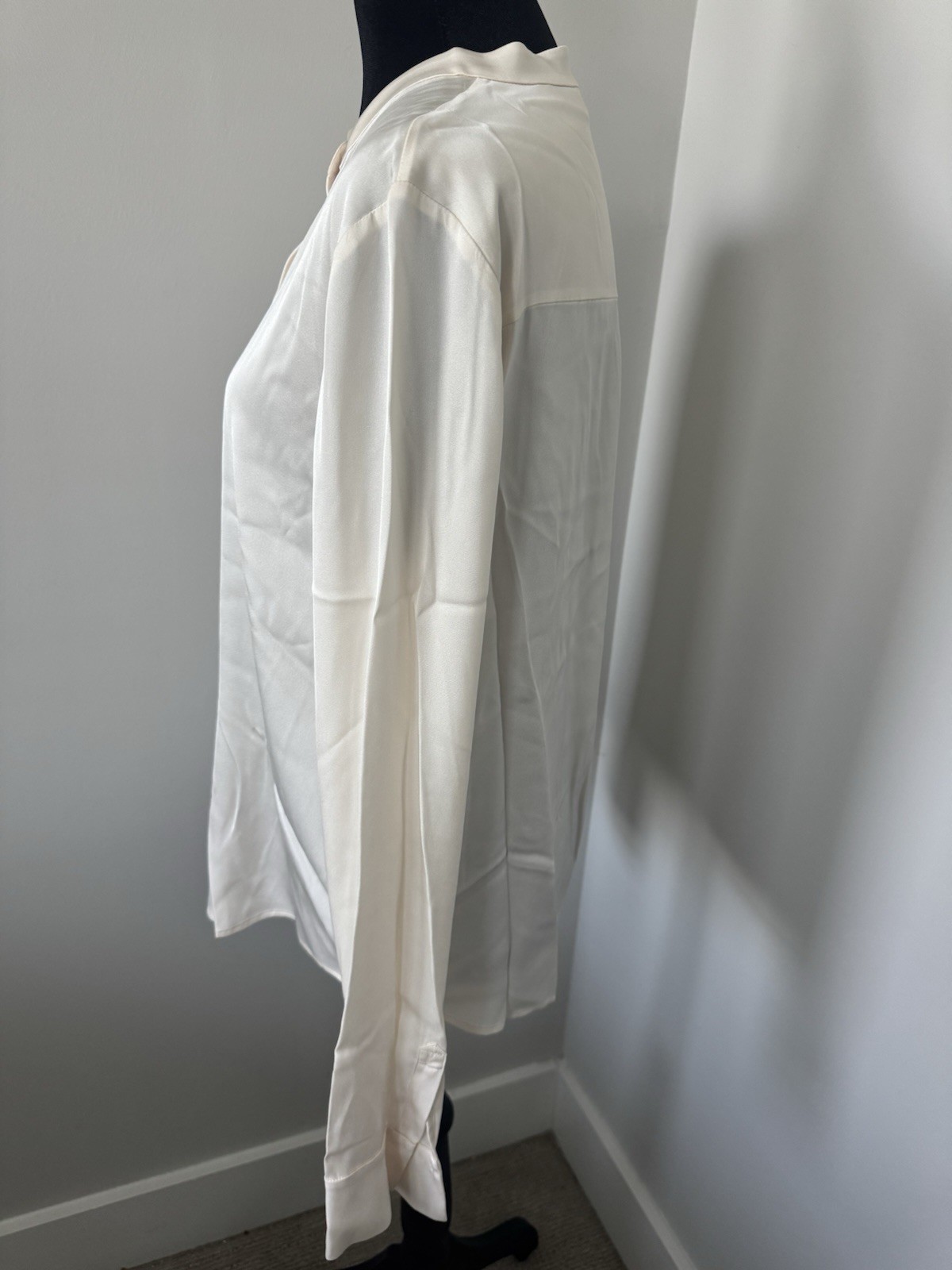 Vince Ivory Satin Silk Blend Long Sleeve Band Collar Button Blouse Size 10