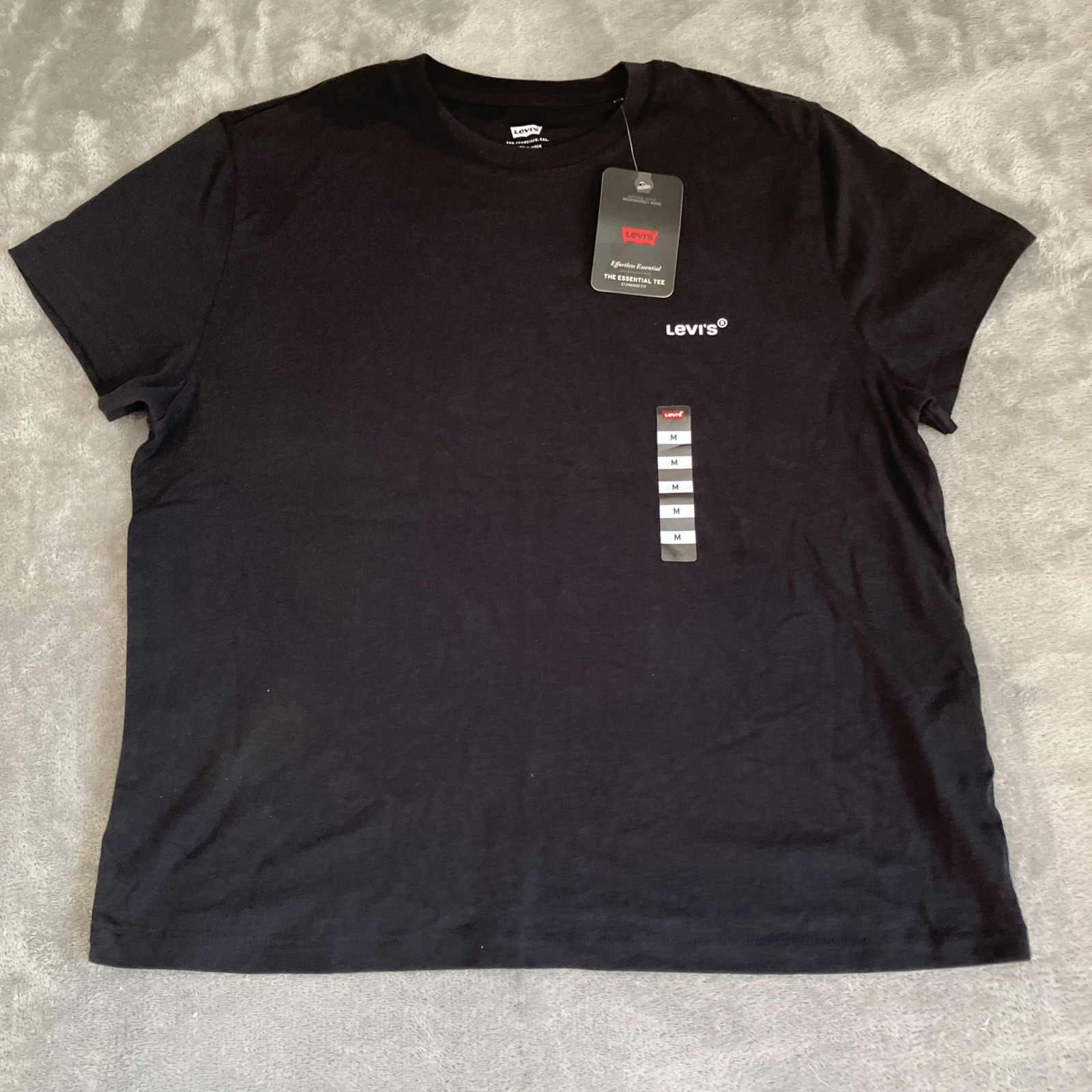 Levi’s Women’s The Essential Tee Shirt Black Medium Short Sleeve Standard Fit