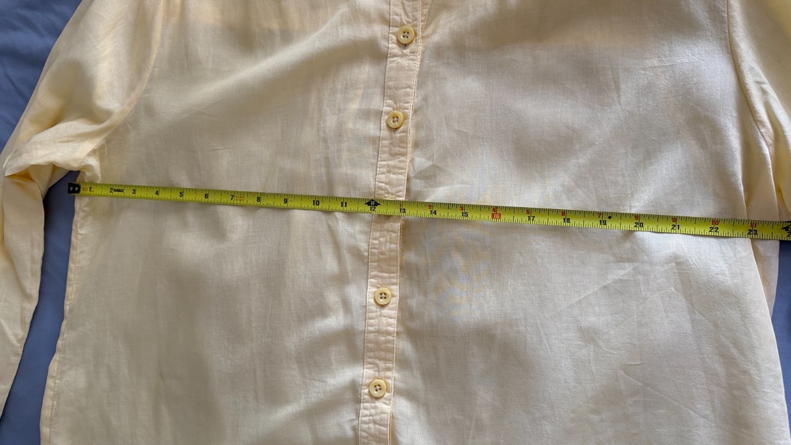 Laura Scott Women’s lemon-colored blouse/shirt in fine cotton, featuring long sl
