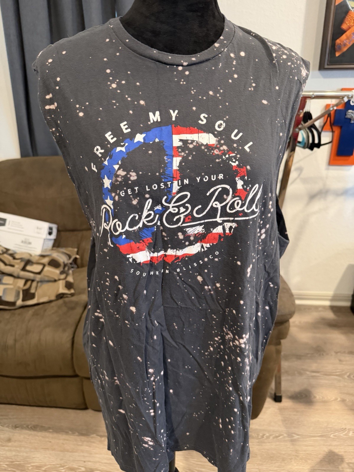 Women’s Dark Grey W/ White Splotches Shirt Displaying Free My Soul Rock XL Shirt
