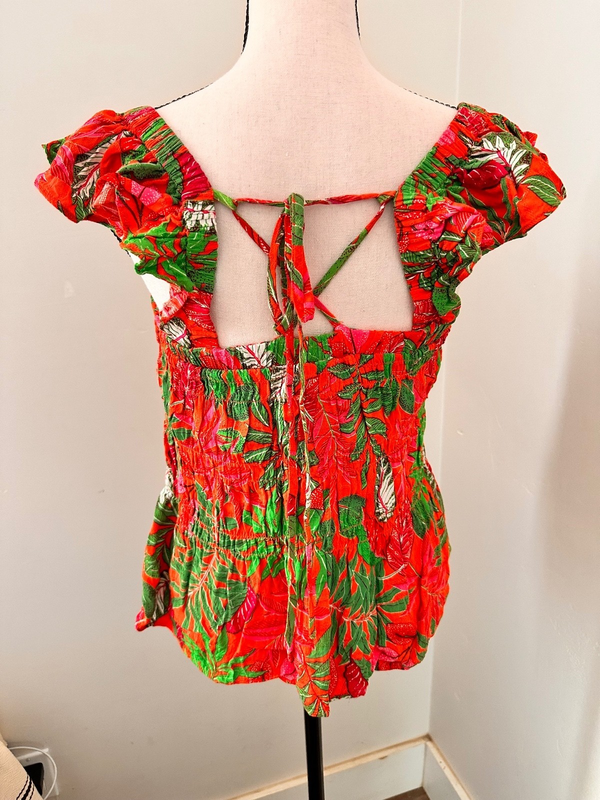 Rose + Olive Women’s Tropical Smocked Peplum Top – XS