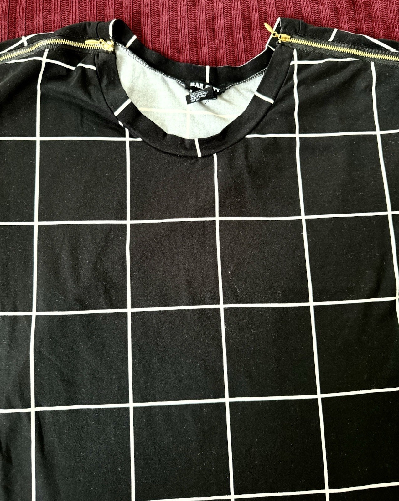 Blusa Con Detalles En Los Hombros