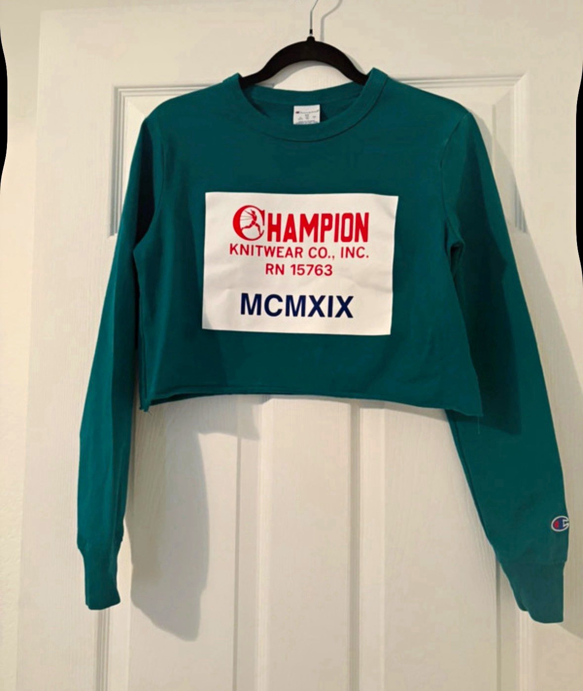 Champion Women’s Cropped Crewneck Logo Long Sleeve T-Shirt Green XS