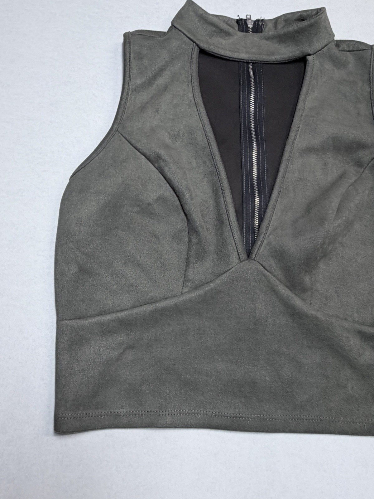 Charlotte Russe Faux Suede Mock Neck Cutout Crop Top Olive Green Sz S Women’s