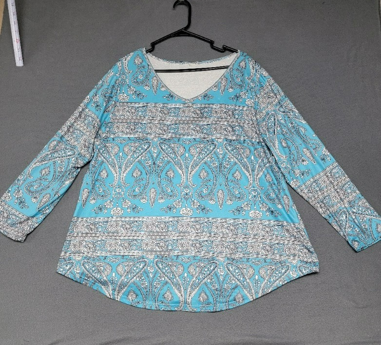 Woman’s Long Sleeve Tunic Tee 22W Plus Size Turquoise Black White Print Stretch