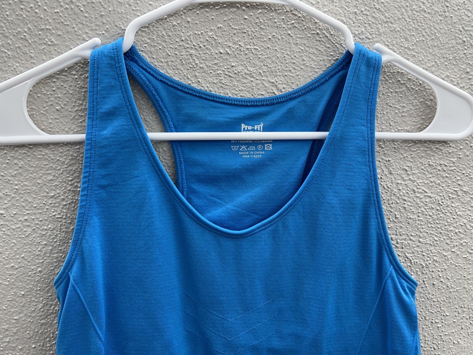 Womens Pro-fit Tank Top Size Small Seamless Blue Built in Bra Racerback