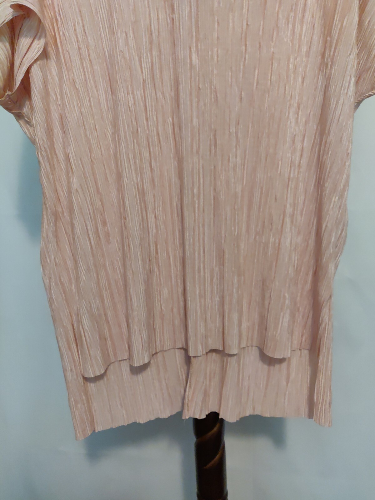 Sweet Claire women size L top pink textured high-low high neck teardrop back EUC
