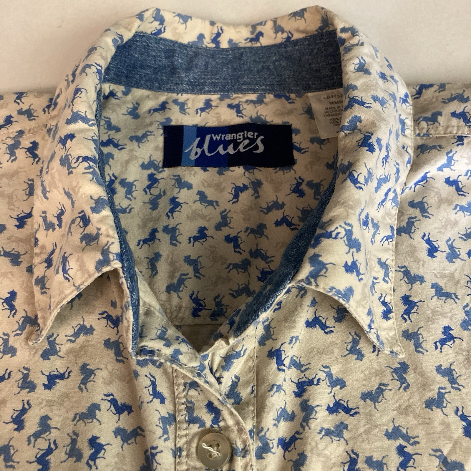 Wrangler Blues Shirt Women M Beige Blue Horse Print Western Rodeo Ranch Festival