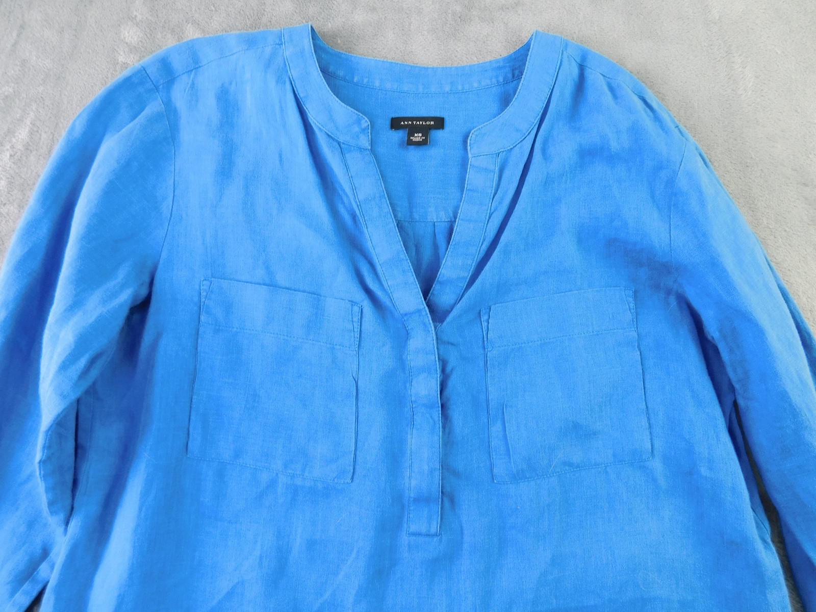 Ann Taylor Blouse Womens XS Blue Linen Long Sleeve V Neck Tunic Roll Tab Pockets