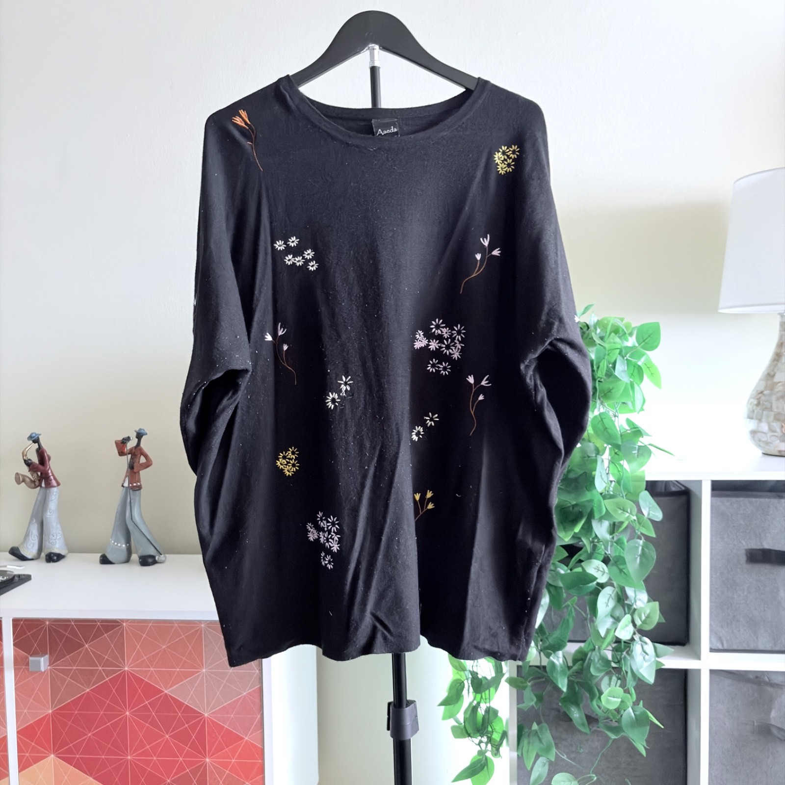 Aaeda 1X Blouse Tunic Black Fine Knit Sweater Embroidered Floral Dolman Sleeve