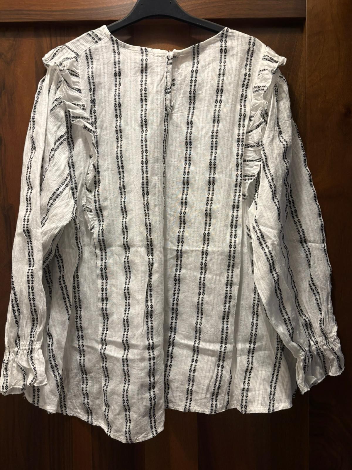 Women’s Wide Pattern Button Back Blouse