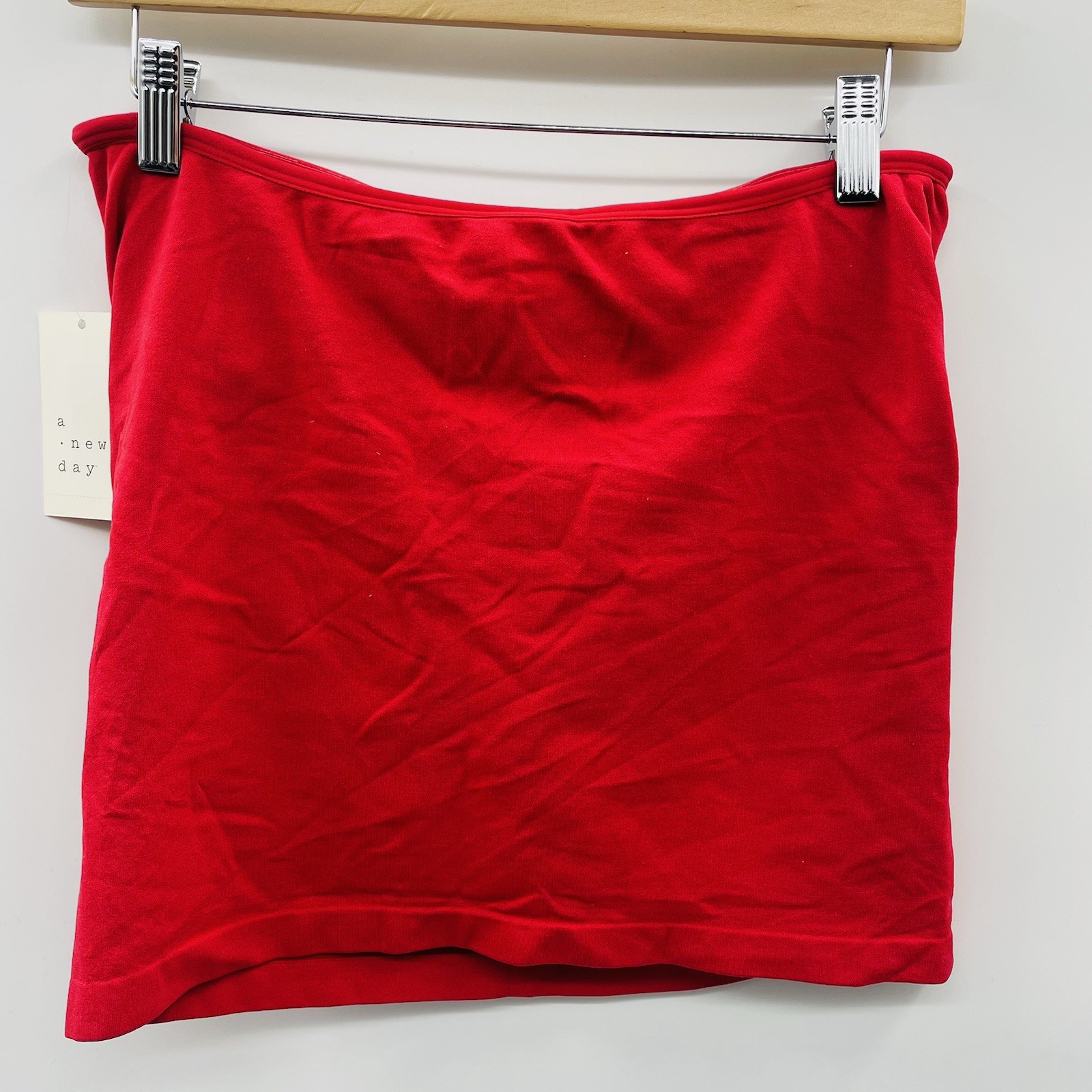 A New Day Womens Size Large Strapless Built in Bra Seamless Tube Top in Red 2103