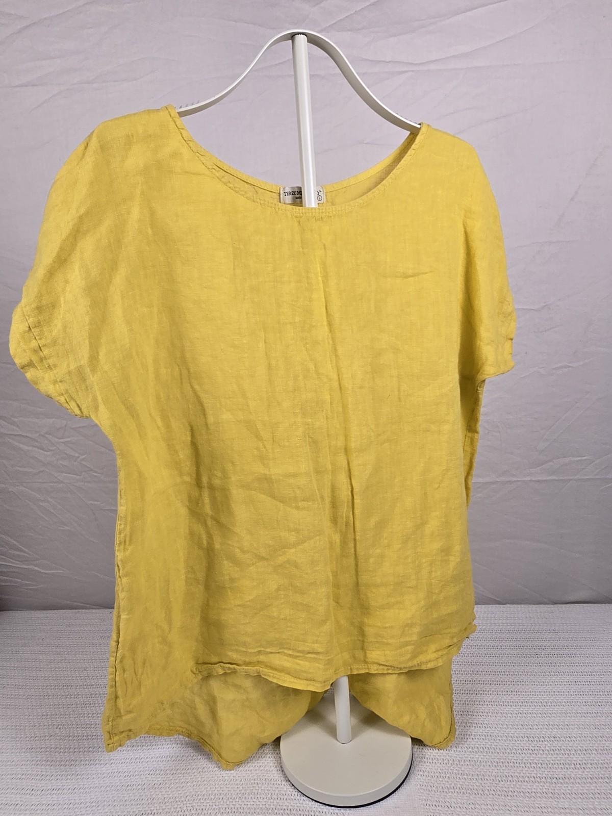 TERZO MILLENNIO Women’s L Yellow Solid 100% Linen Scoop Neck Button Back Blouse