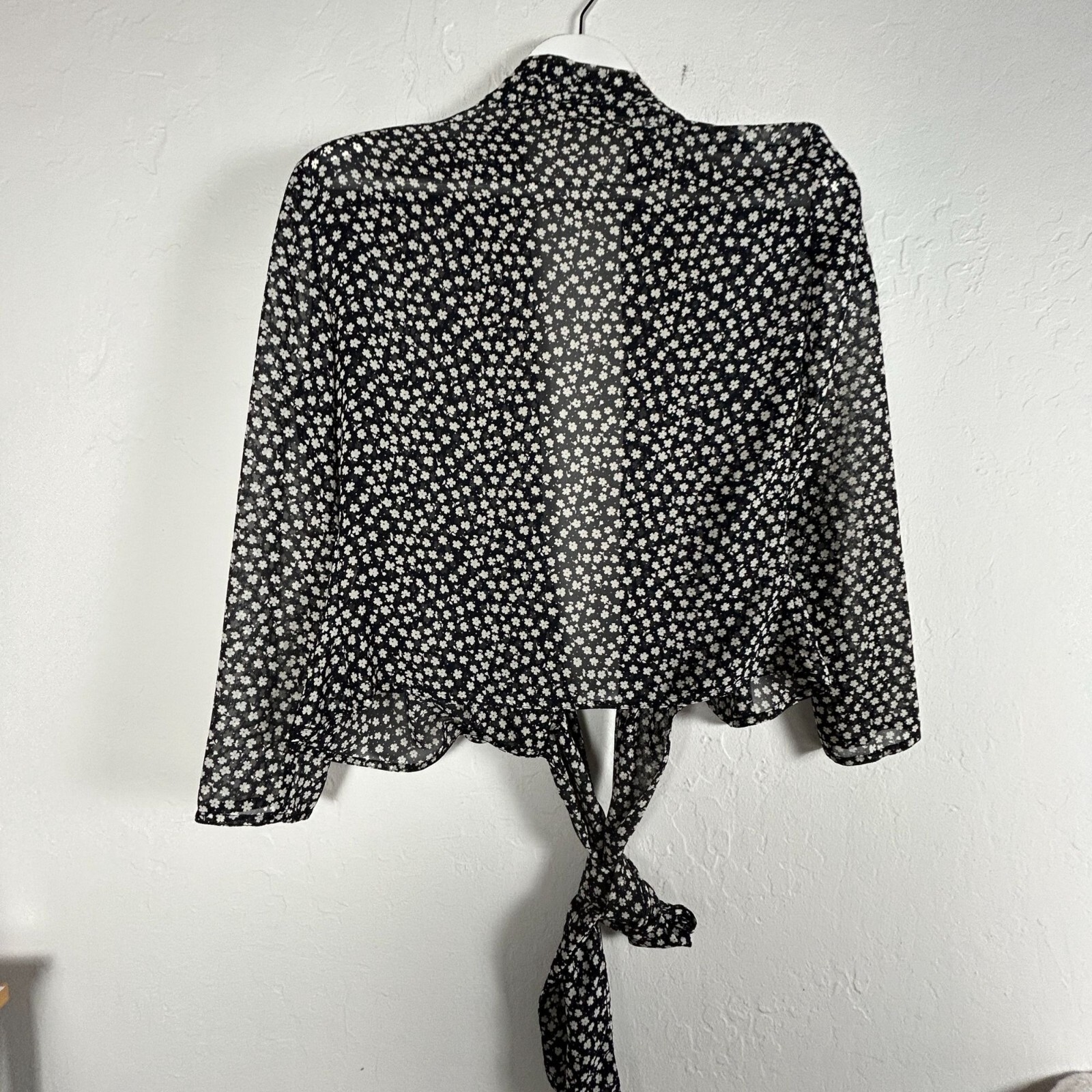 Vintage Jaeger Black White Floral Print Tie-Front Blouse Top Lightweight Casual