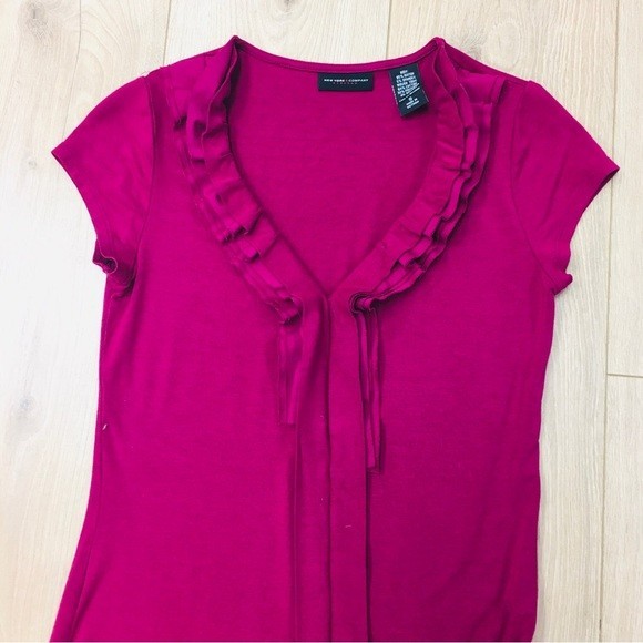 New York company preppy Short Sleeve Ruffle V-Neck Top Fuchsia pink small