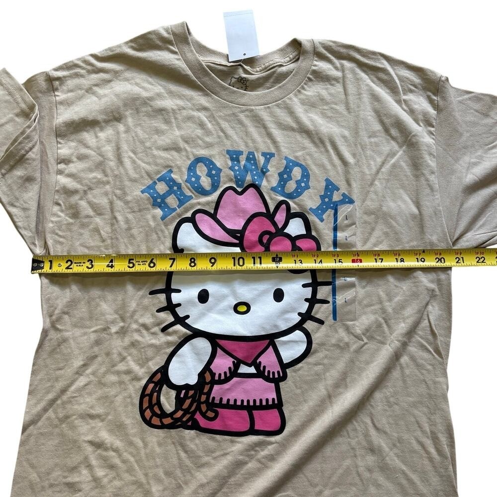 NWT Sanrio Hello Kitty Women’s HOWDY Western Cowgirl Beige T-Shirt Size Large