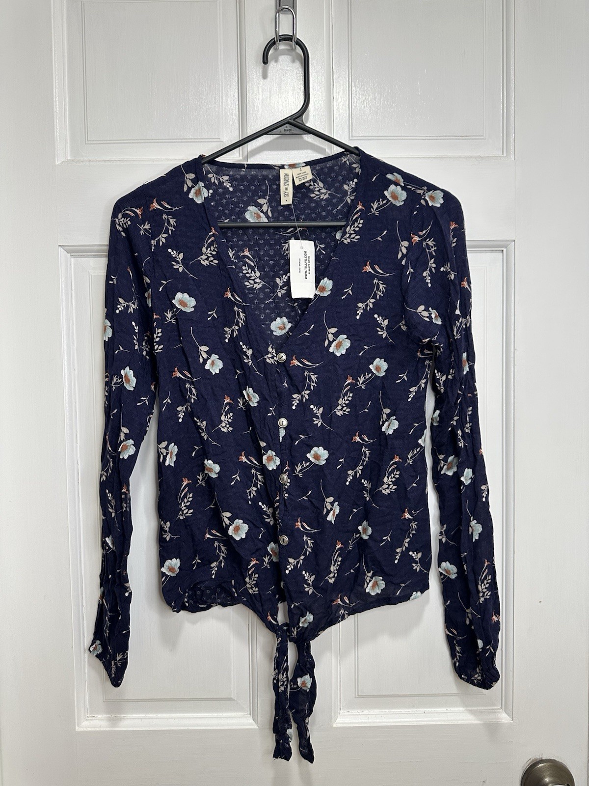Sky & Sparrow Button Front Floral Tie Front Top in Navy Size Small NWT Tilly’s