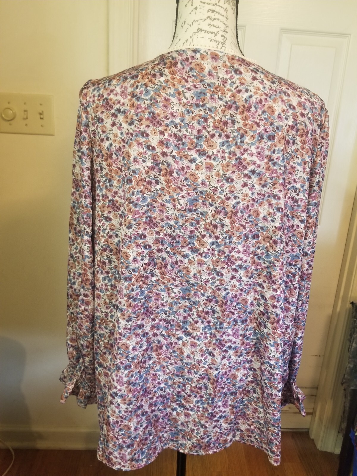 Davi & Dani Blouse Large Multi Purple Floral LSlvs Elastic Ruffle Cuff Lace Trim