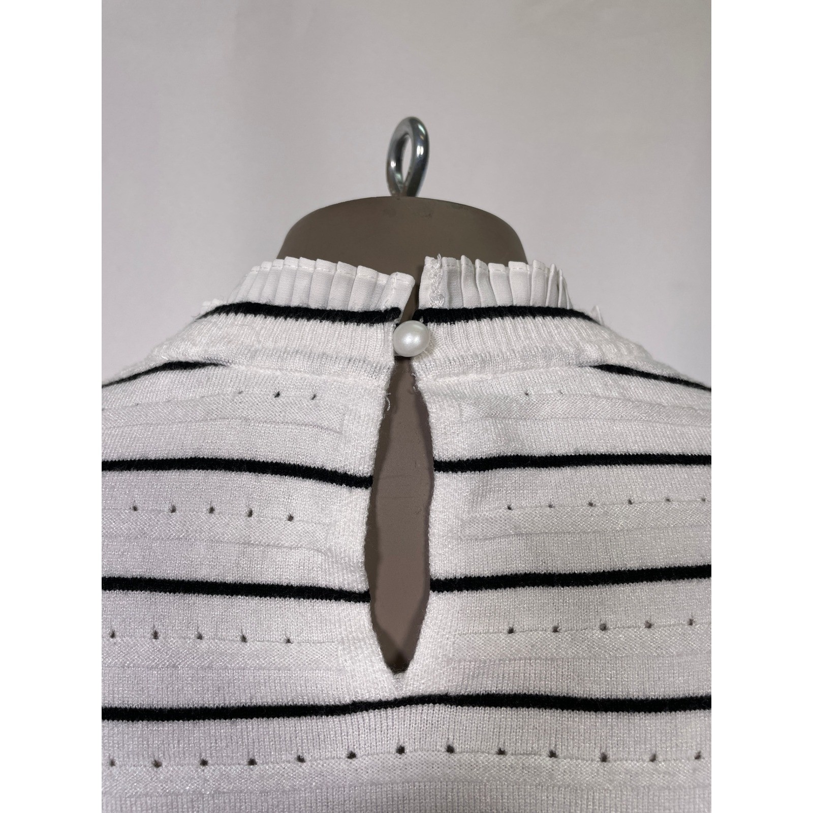 Sioni Milano Mock Neck Long Sleeve Blouse Striped White/Black Top Women’s SMALL