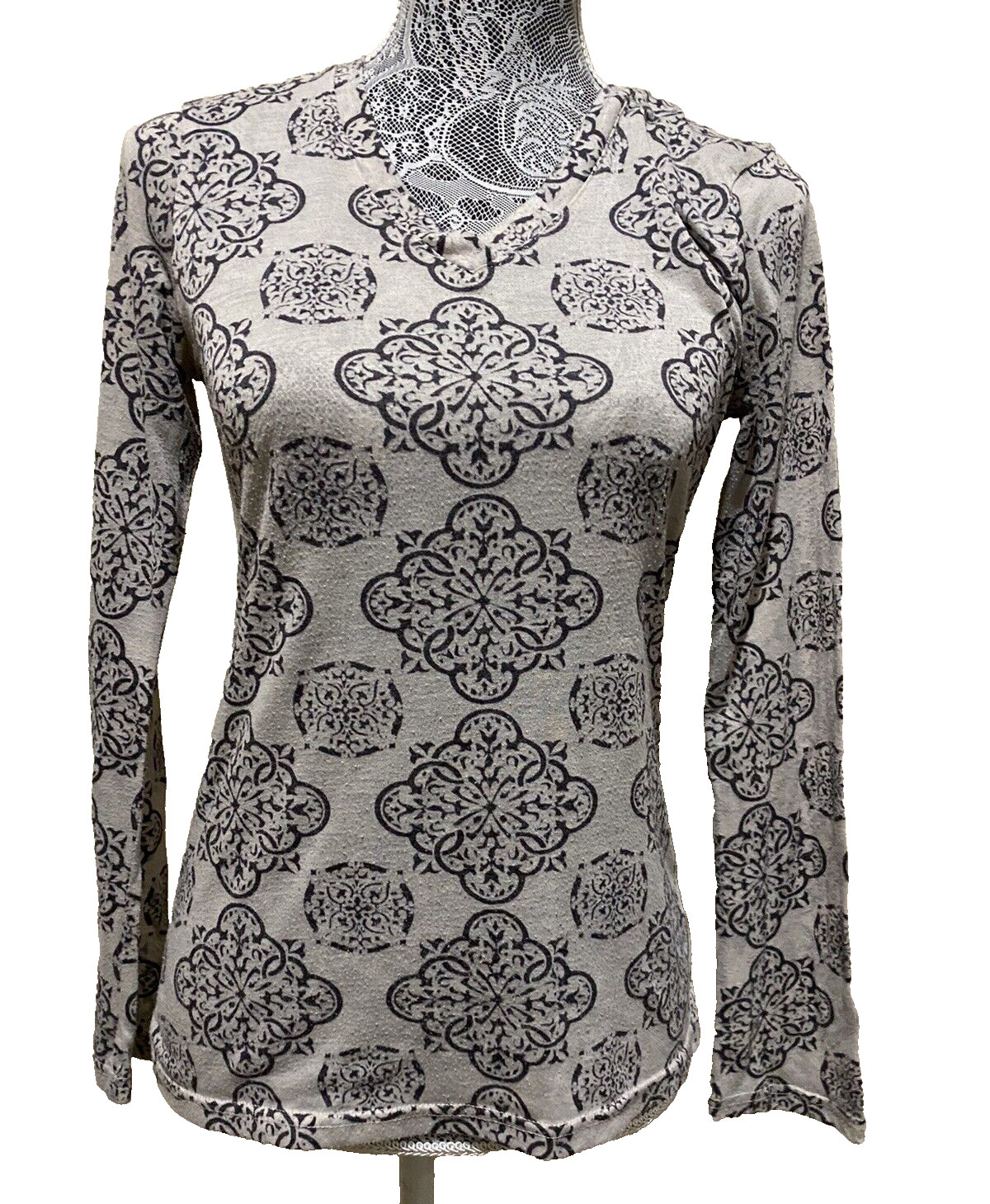 Marika Balance Collection Womens M Gray Medallion Print Long Sleeve Stretch Yoga