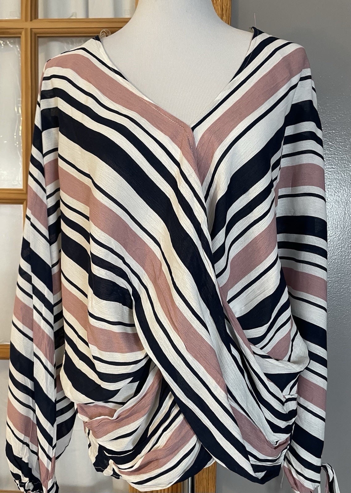 Umgee USA Striped Blouse L White Black Crossover Front Dolman Sleeve Modern City