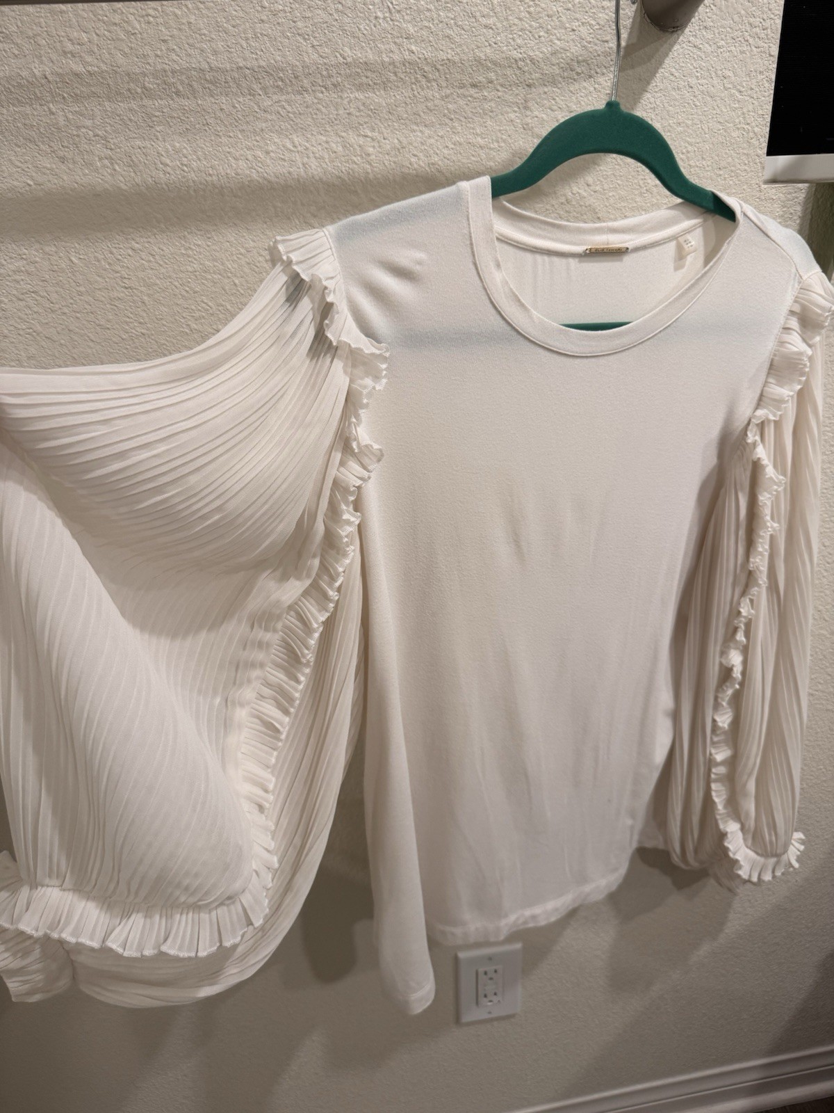 White Ruffle Pleated Long Sleeve Knit Pullover Blouse Crew Neck Women’s