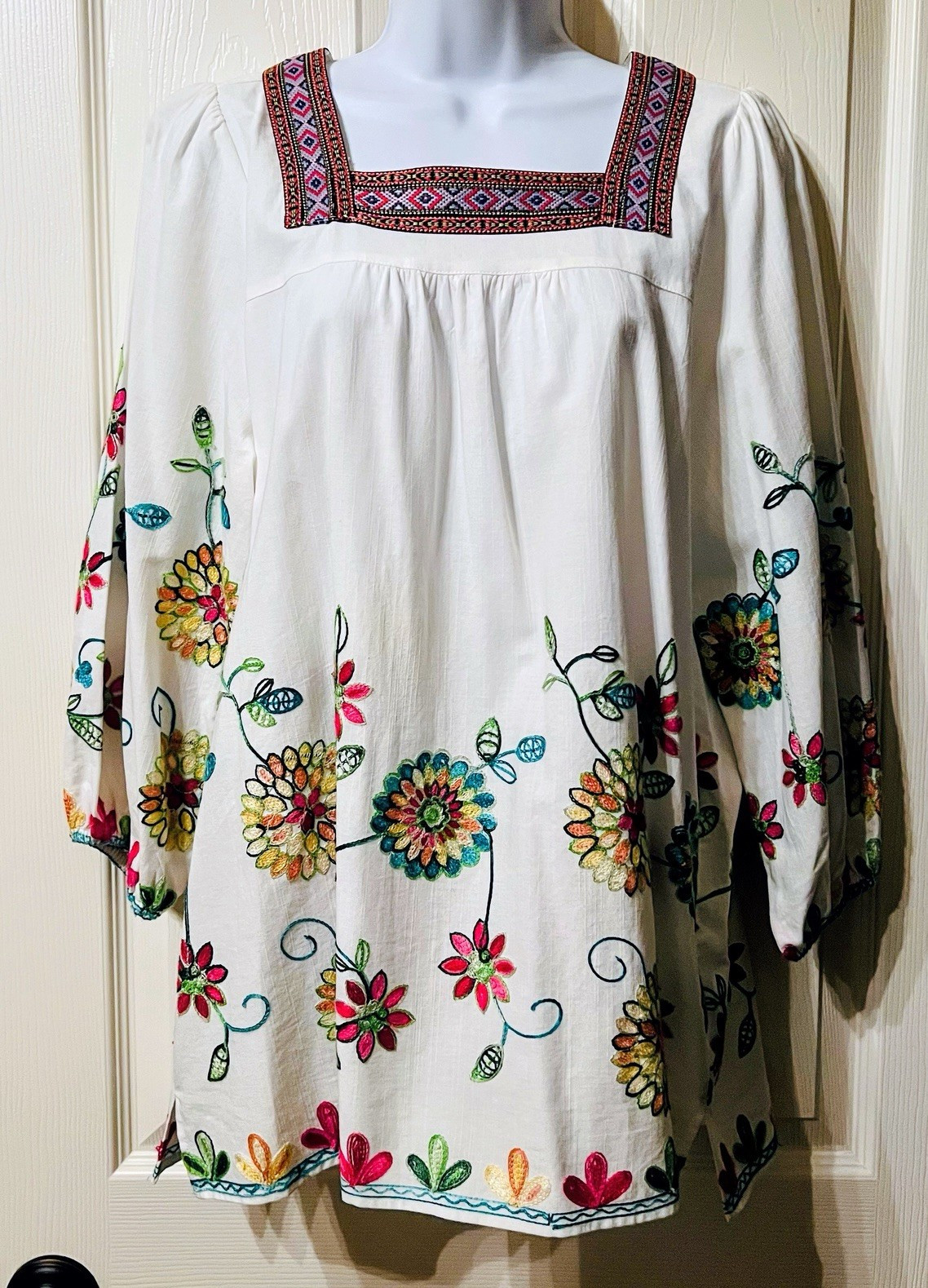 Calessa Women’s M White Cotton Woven Embroidered Floral Square Neck Tunic Blouse