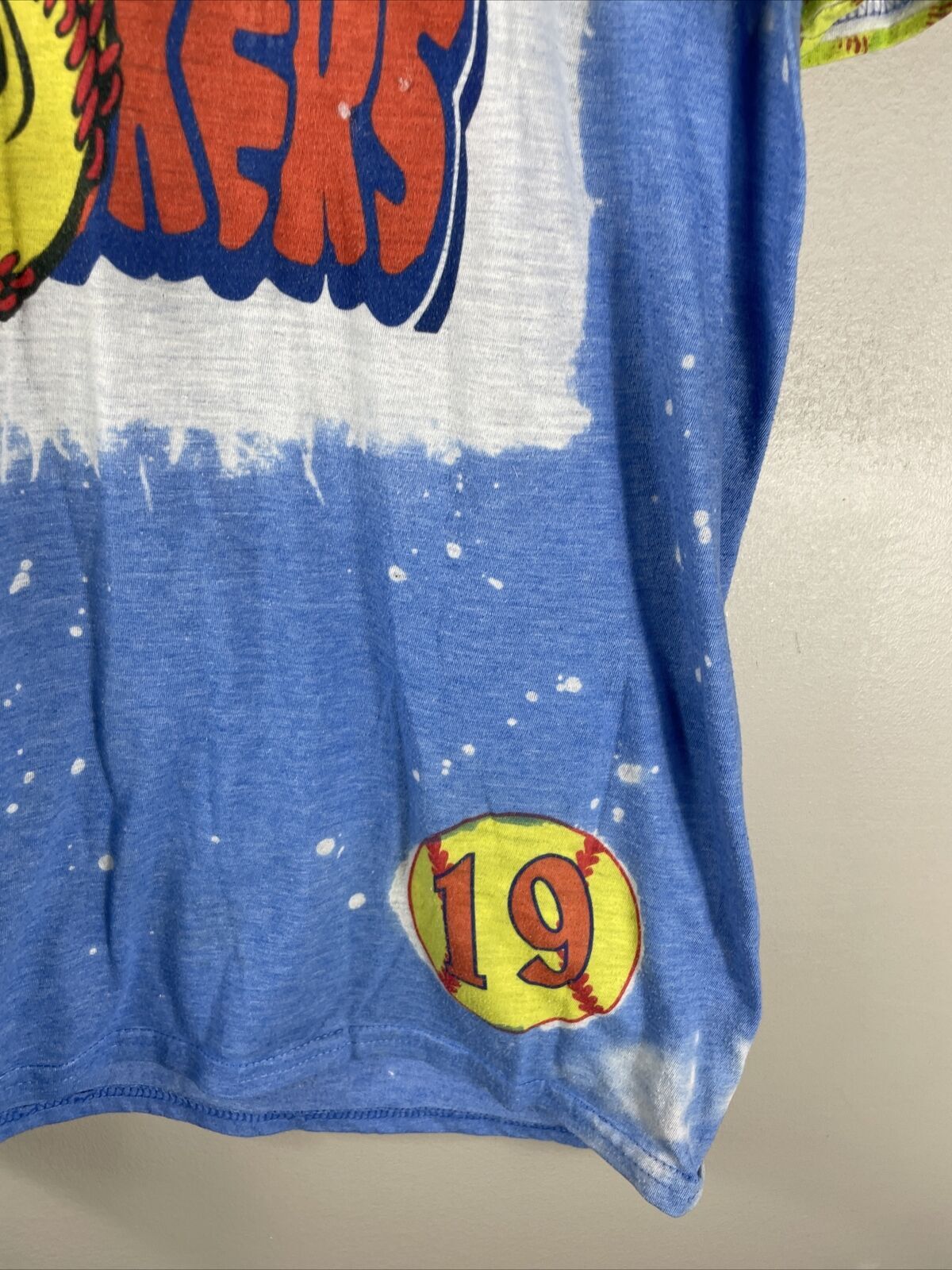 Gildan Bleach Dye Softball “Shell Shockers” T Shirt Women’s Large Blue & Orange
