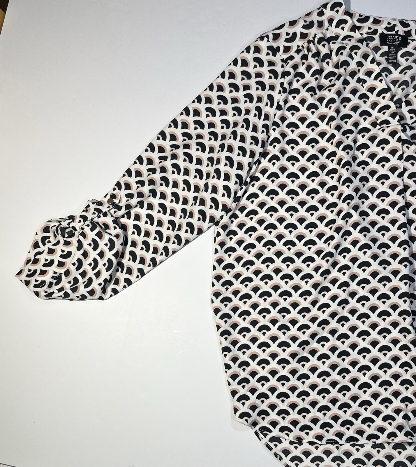 Jones New York Signature Women’s Large Geometric Print Blouse Long Sleeve Ivory