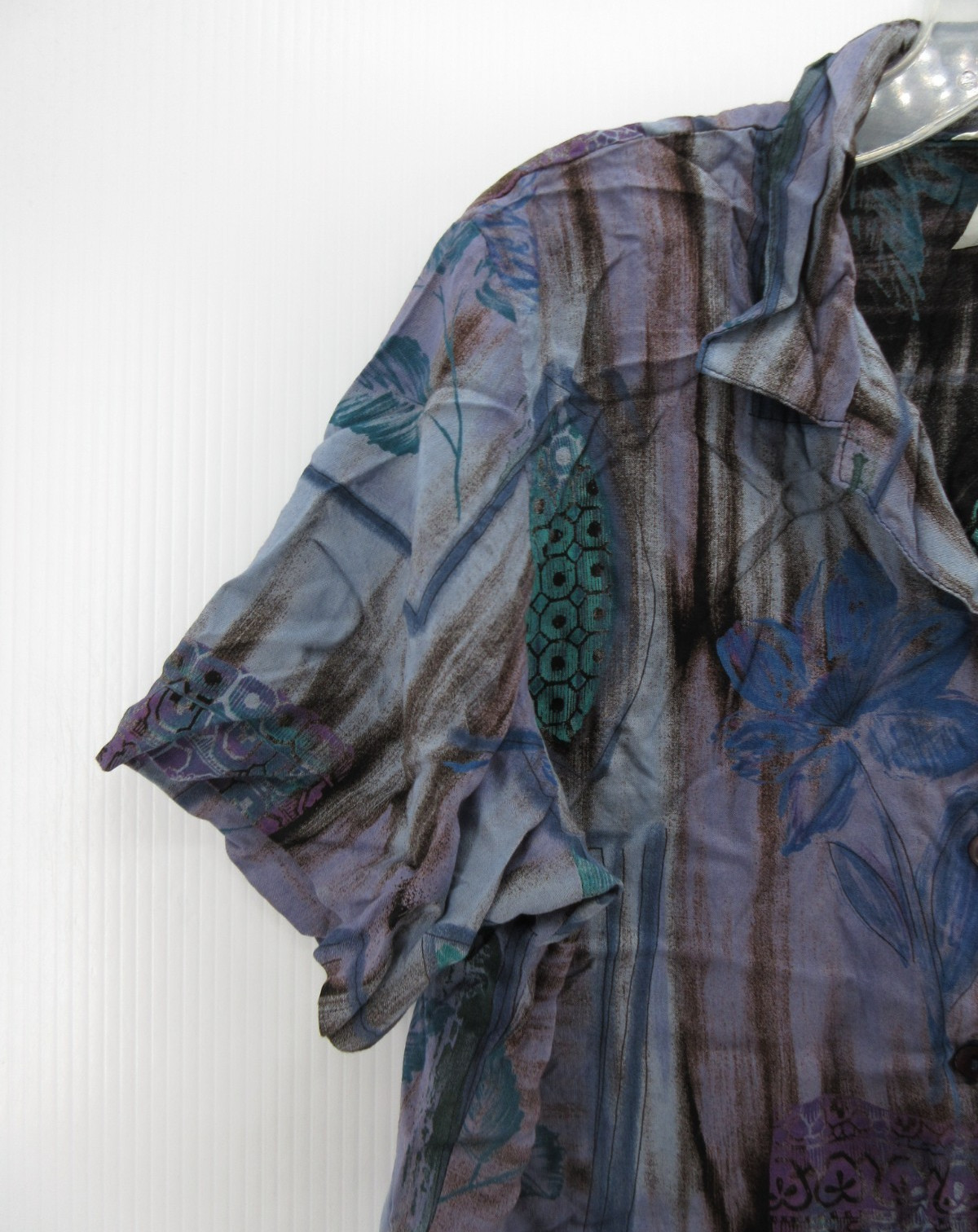 VINTAGE Young Hawaii Top Women Medium Purple Hawaiian Shirt Abstract Floral Camp