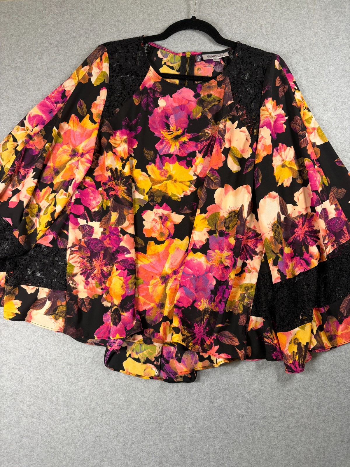 Jennifer Lopez Black Lacy Floral Top Butterfly Sleeves Flowy Sheer Size M SKU282