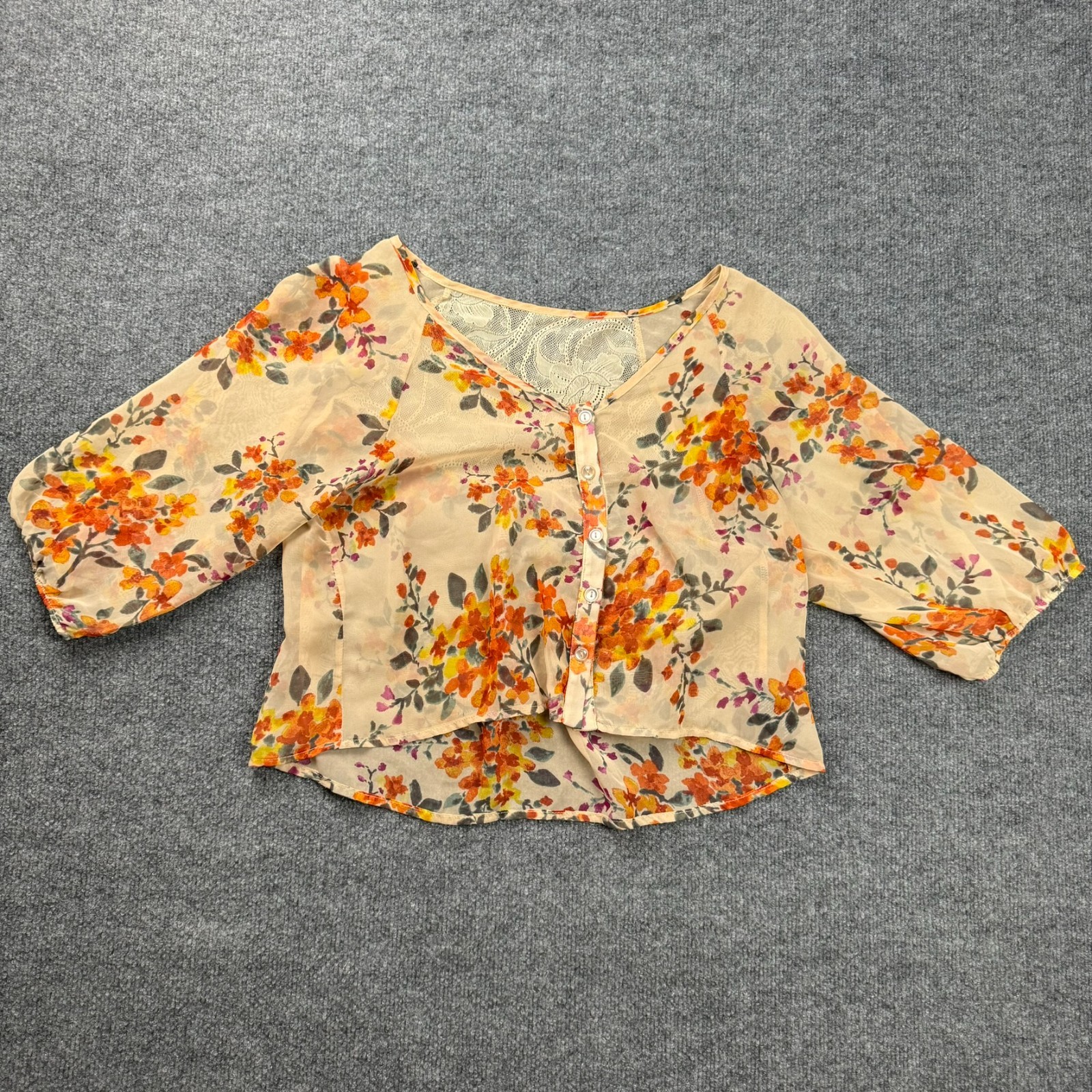 “Forever 21 Floral Blouse – DAMAGE – Lace Detail – Size Small”