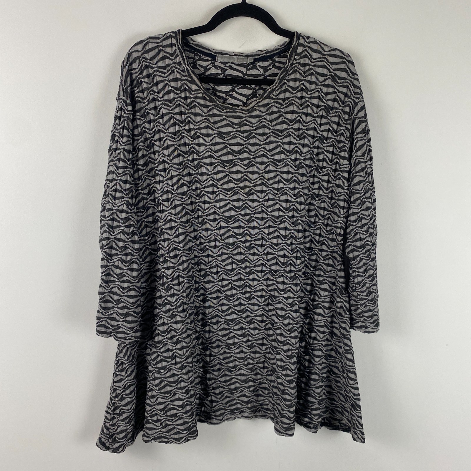 Cut Loose A-Line Tunic Size 1X Gray Black Textured 3/4 Sleeves Stretch