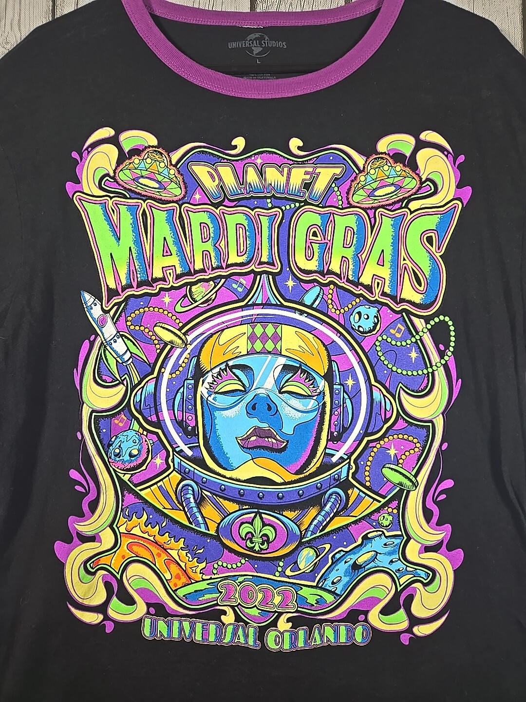 Universal Studios Planet Mardi Gras 2022 Sz L Black Fluorescent Color Multicolor