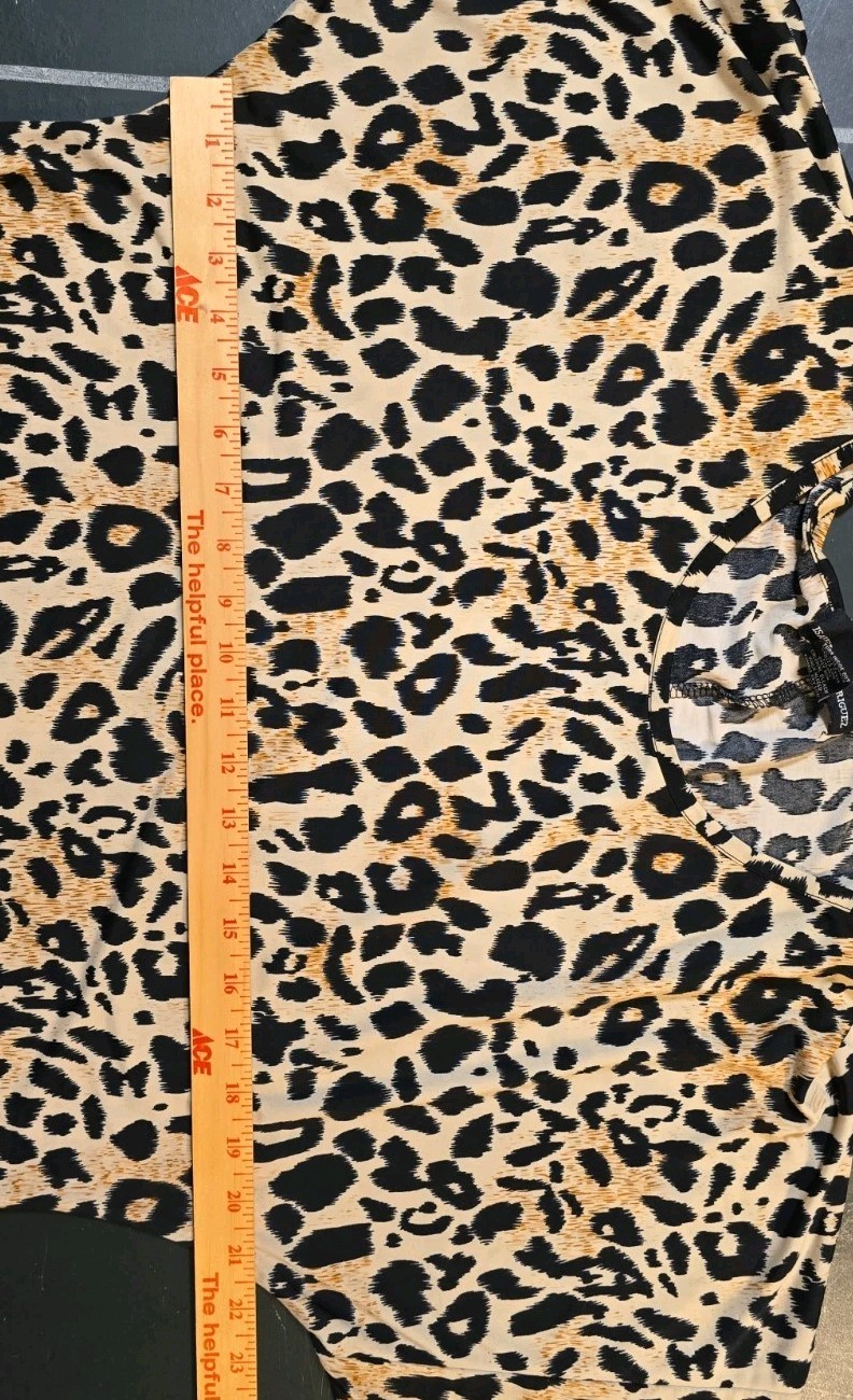 Isabella Rodriguez Leopard Print Short Sleeve Blouse Size Medium