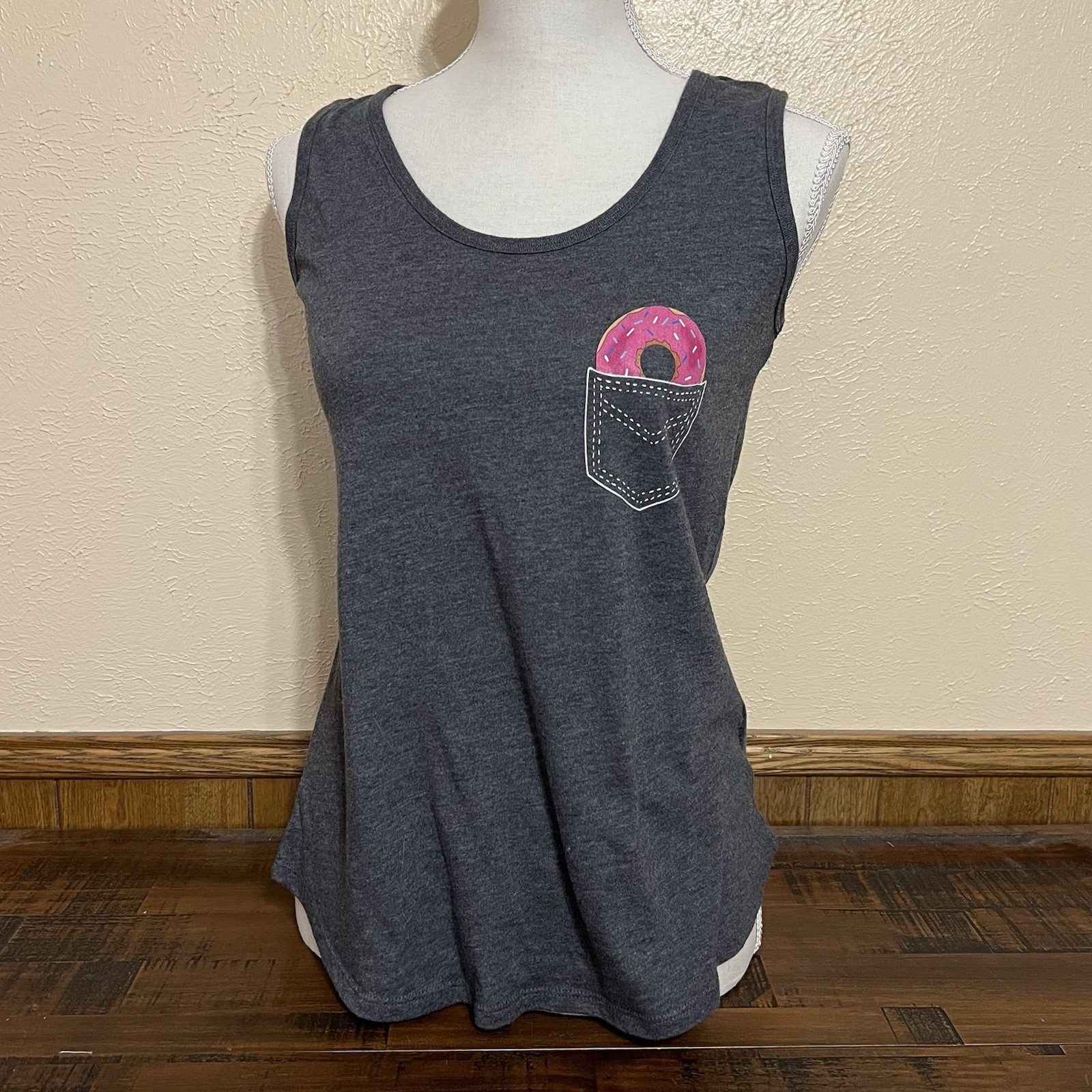 Mademark Screen Print Tank – Dark Heather Gray Pink Sprinkle Donut Pocket Gym M