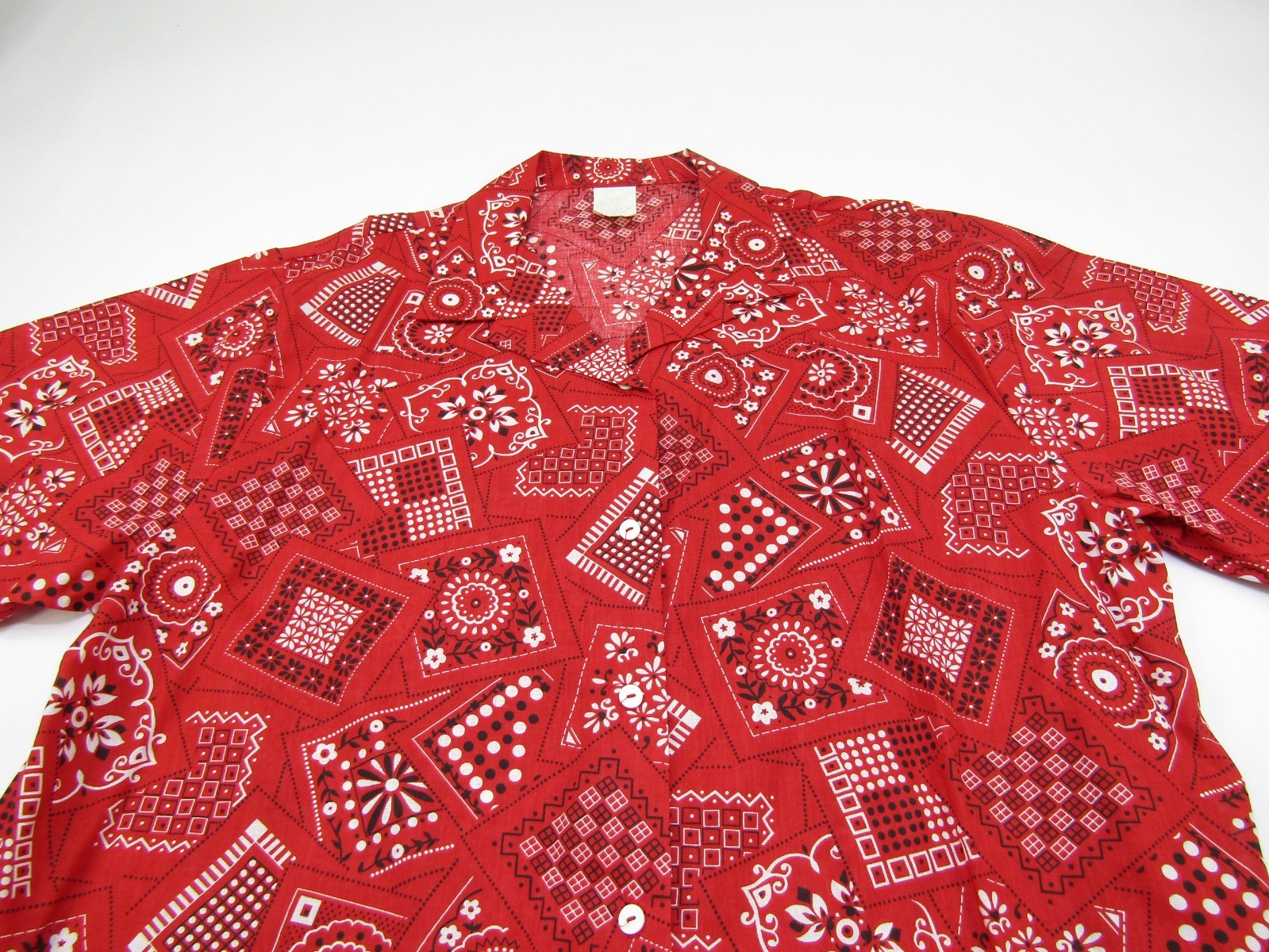VTG Unbranded Shirt Womens 24? Red Handkerchief Design Farmercore Retro Cowgirl